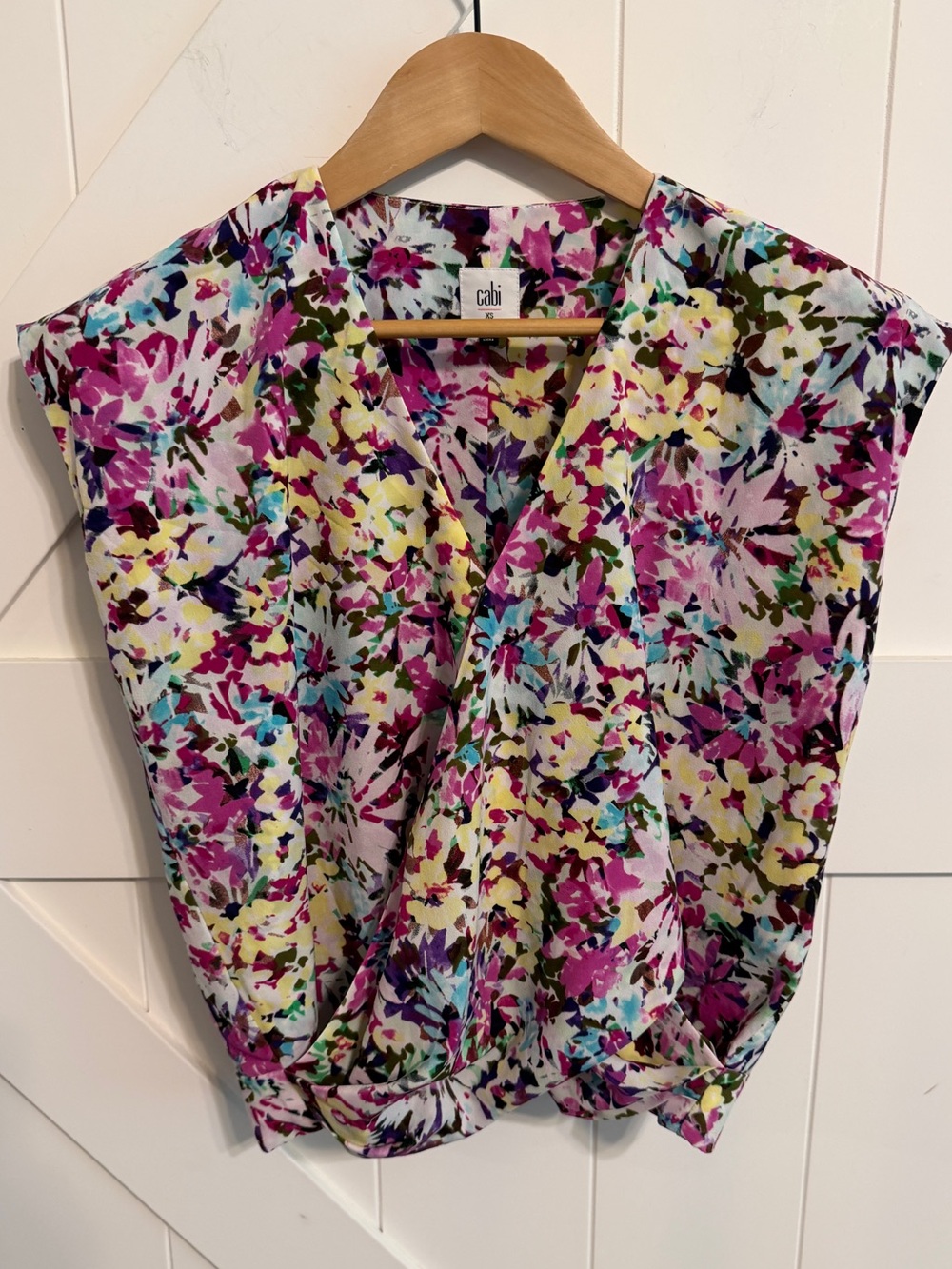 Cabi Floral Wrap Women’s XS Front Blouse 5211 Eden Pink Multi